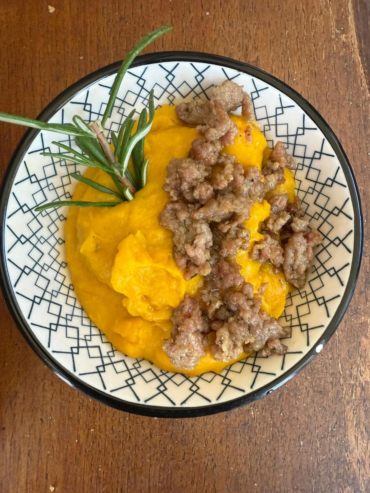 Salsiccia con funghi